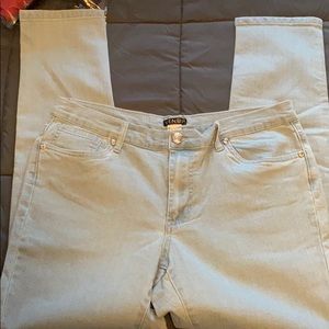 Venus Light-wash Jeans